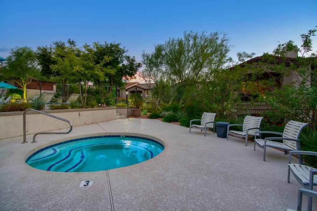 Modern 3-br Near West Gate Scottsdale