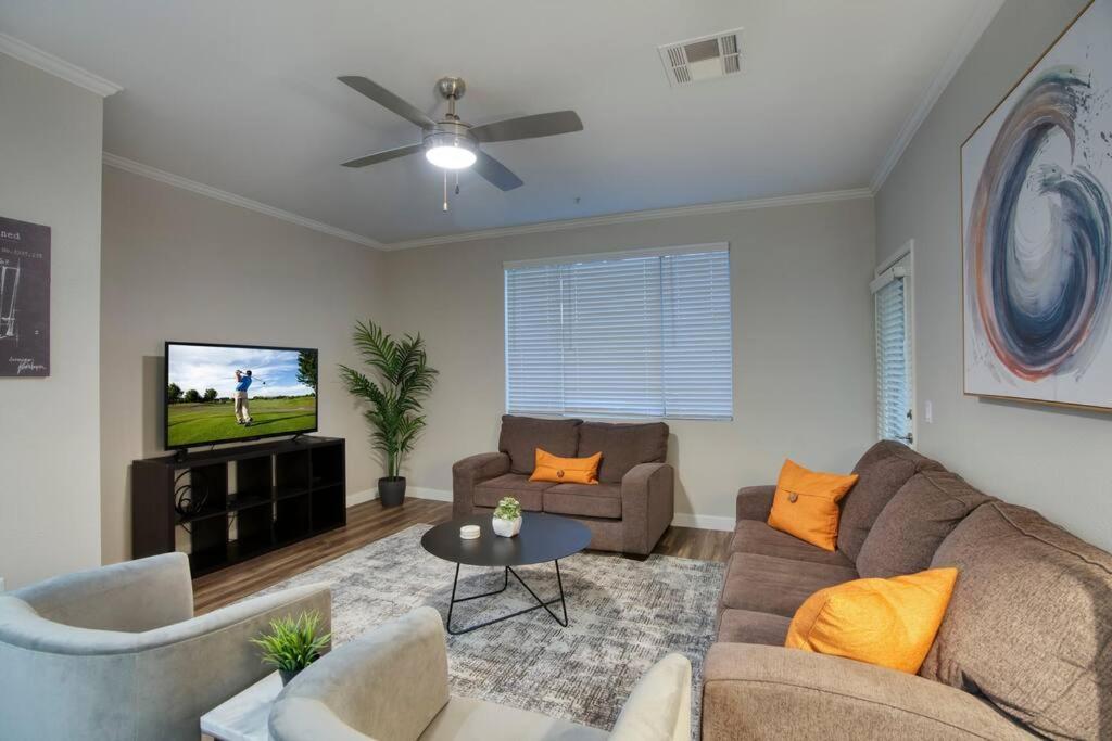 Modern 3-br Near West Gate Apartment *