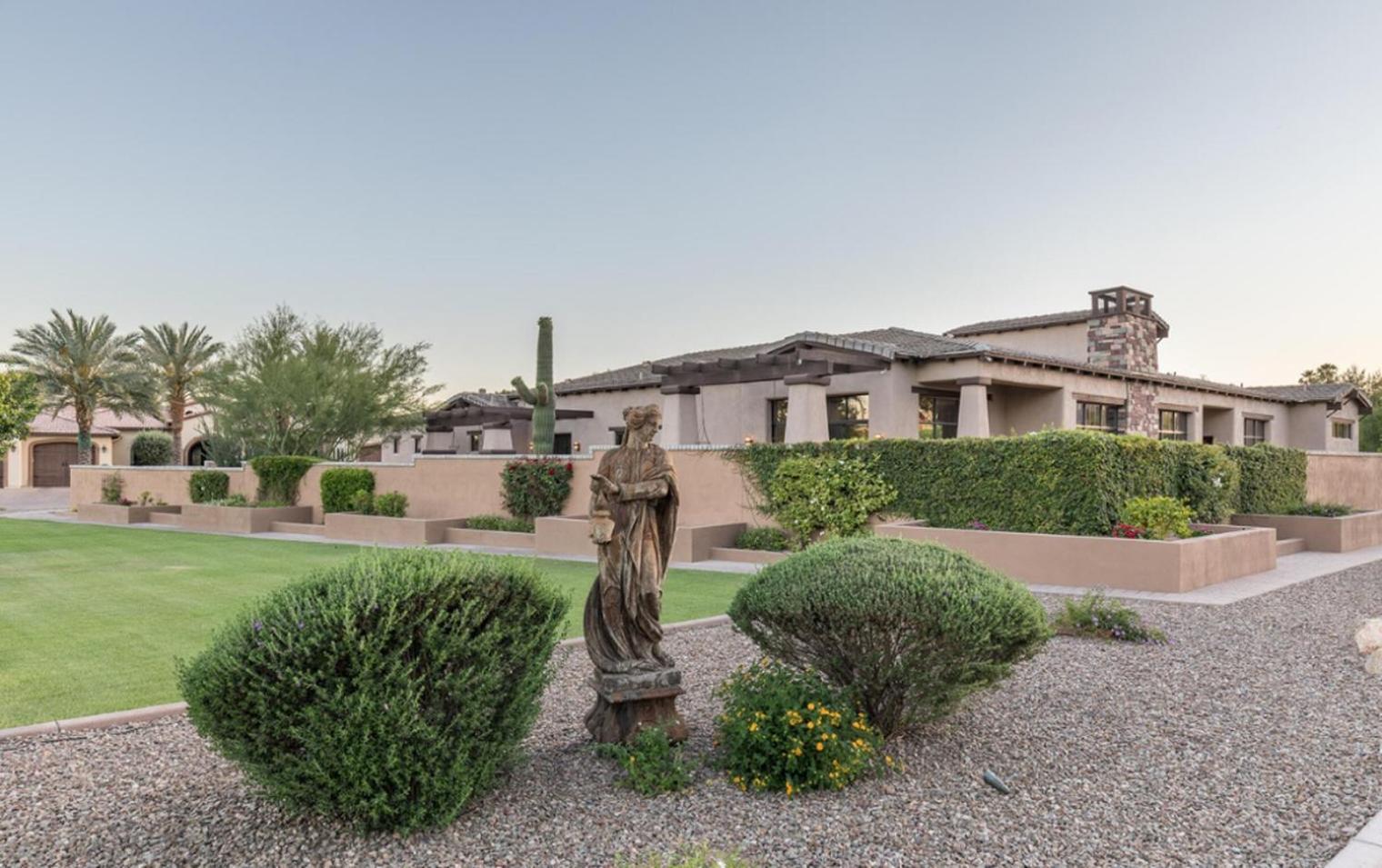 Private Pool & Hot Tub, Retreat - Large Luxury Smart Scottsdale
