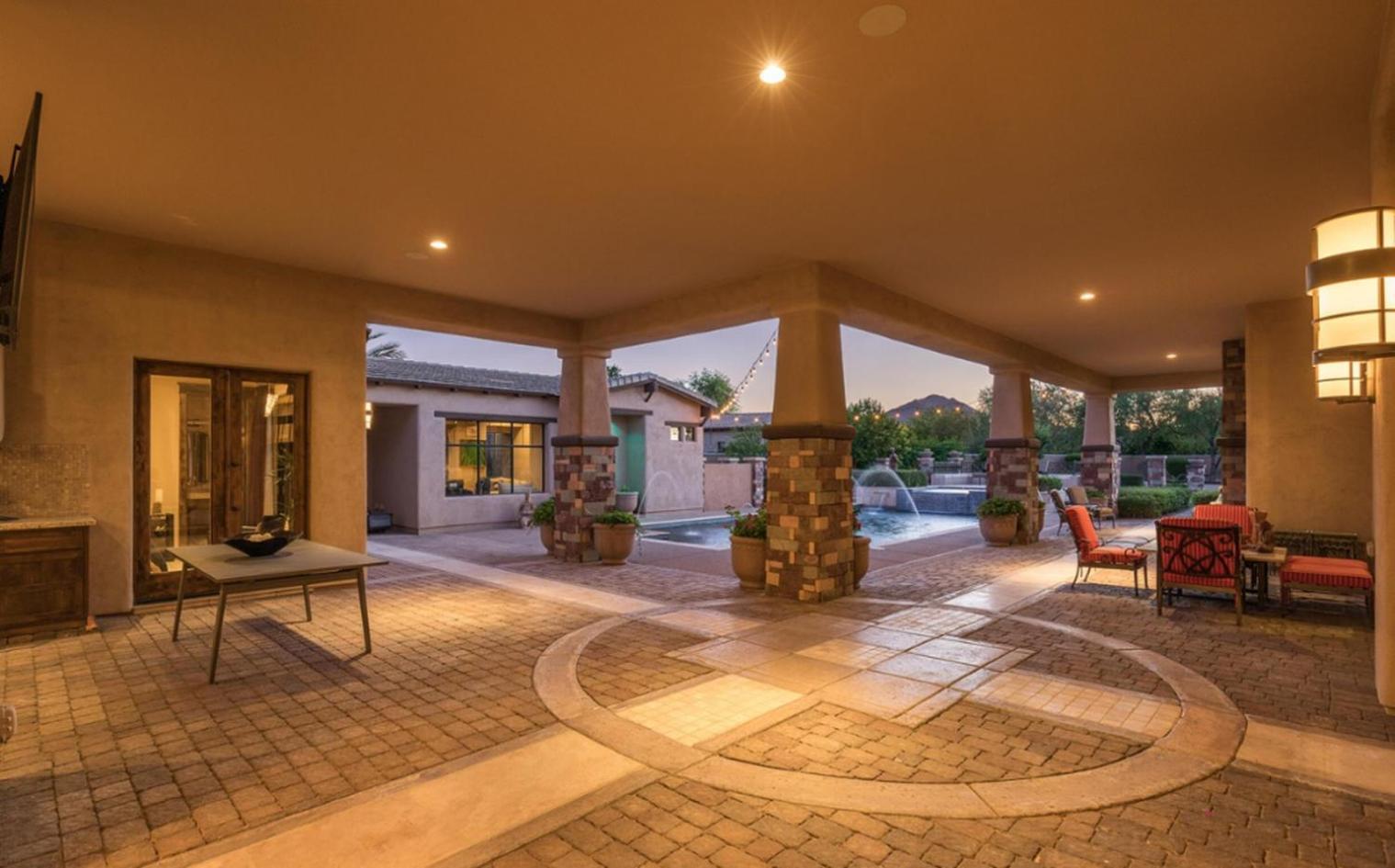 Private Pool & Hot Tub, Retreat - Large Luxury Smart Holiday home *