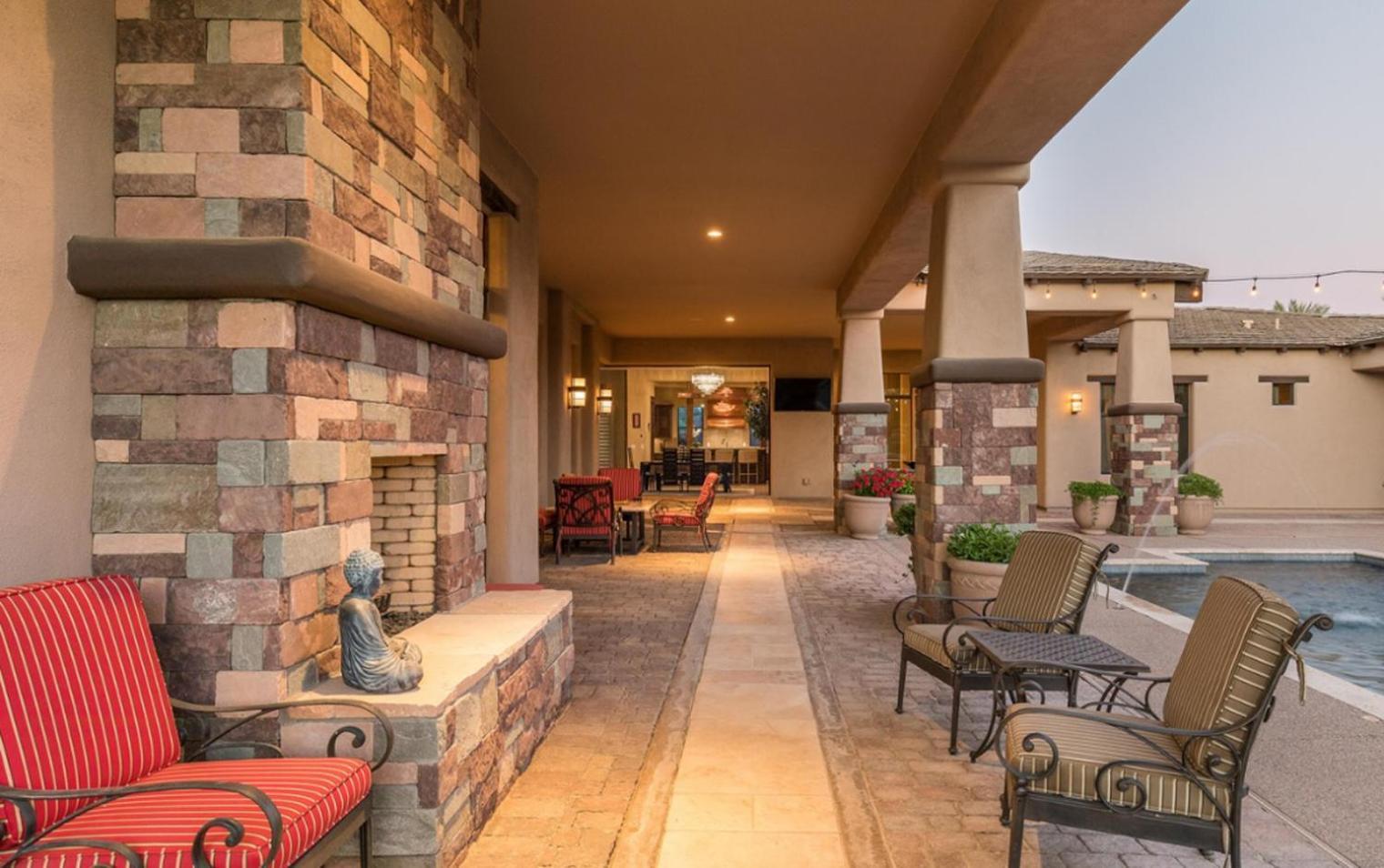 Private Pool & Hot Tub, Retreat - Large Luxury Smart Scottsdale