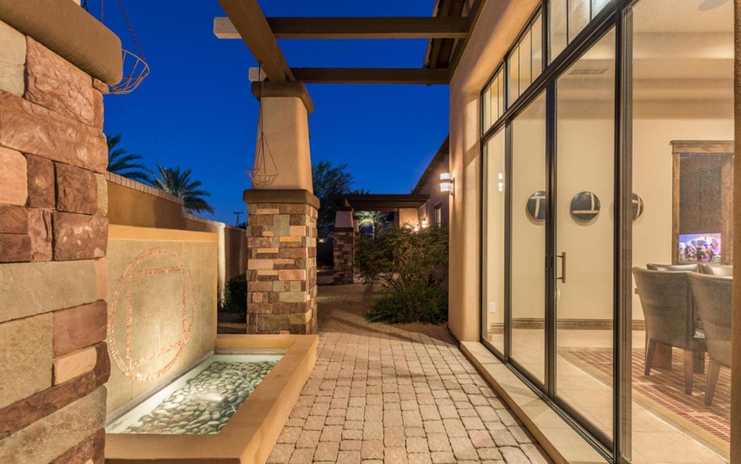 Private Pool & Hot Tub, Retreat - Large Luxury Smart * Scottsdale