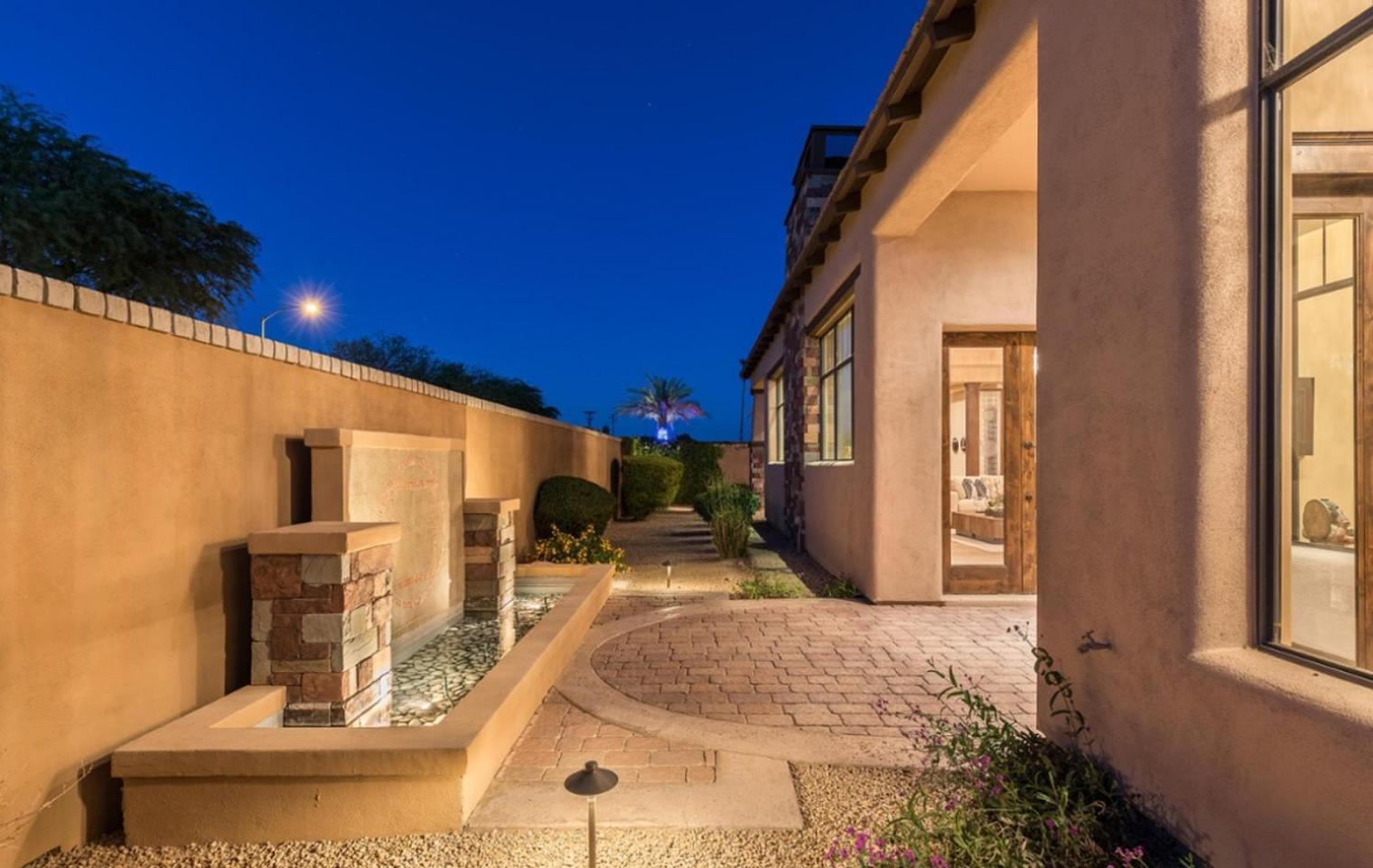 Private Pool & Hot Tub, Retreat - Large Luxury Smart Holiday home