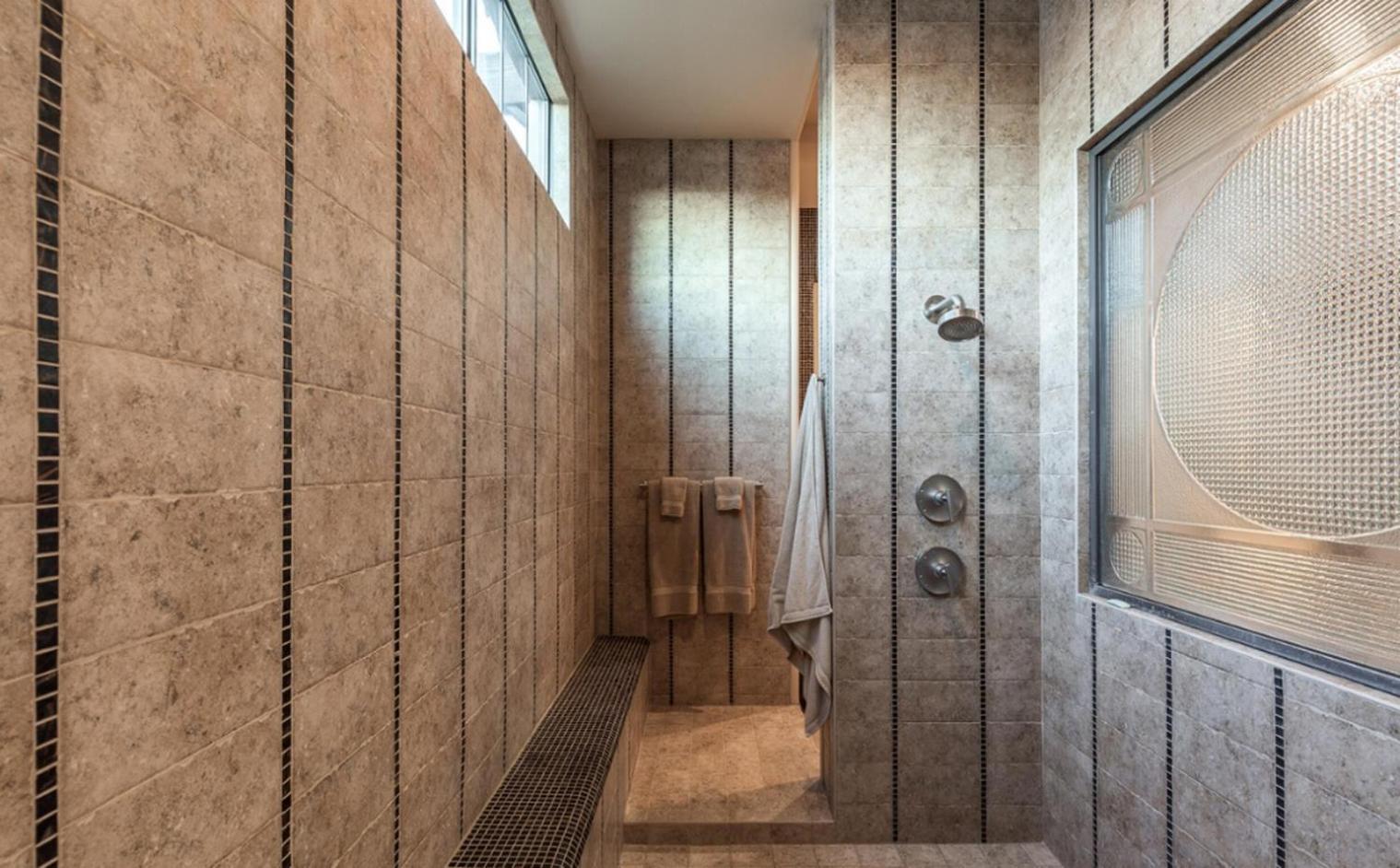 Private Pool & Hot Tub, Retreat - Large Luxury Smart Holiday home Scottsdale