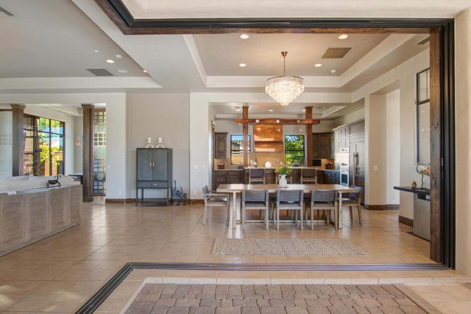 Private Pool & Hot Tub, Retreat - Large Luxury Smart Holiday home *
