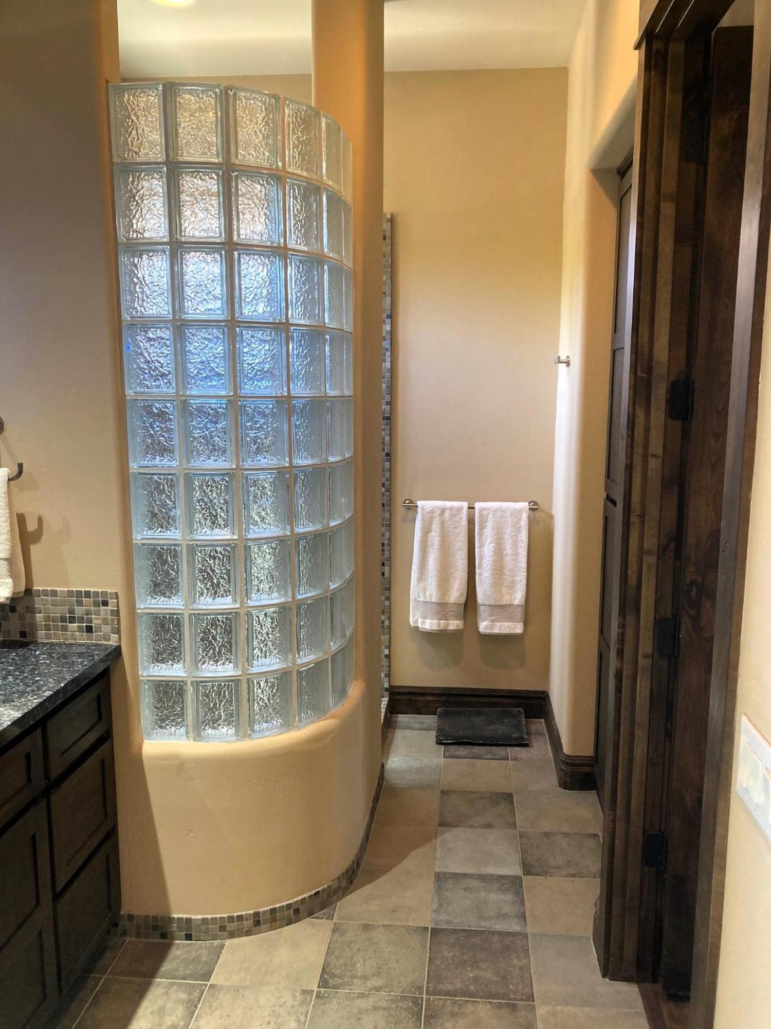 Private Pool & Hot Tub, Retreat - Large Luxury Smart Holiday home Scottsdale