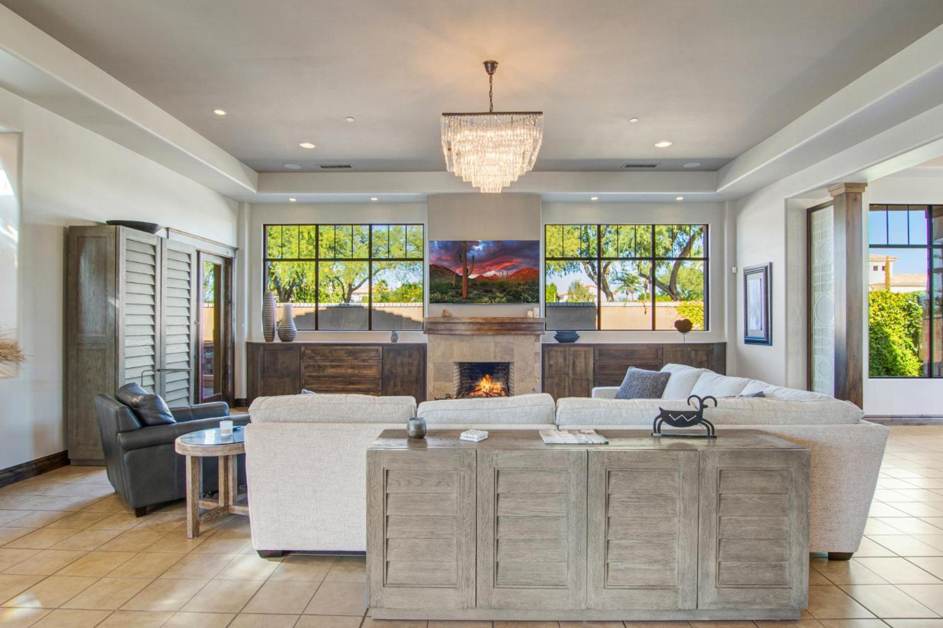 Private Pool & Hot Tub, Retreat - Large Luxury Smart