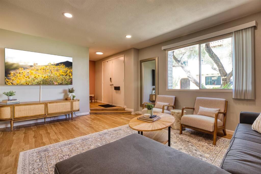 Scott Casa - Walkable To Old Town Scottsdale, Vibrant Space, Inviting Patio! Apartment *