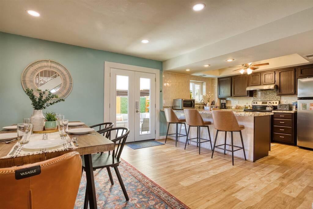 Scott Casa - Walkable To Old Town Scottsdale, Vibrant Space, Inviting Patio!