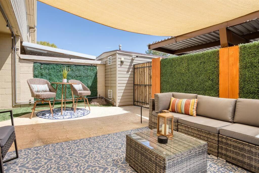 Scott Casa - Walkable To Old Town Scottsdale, Vibrant Space, Inviting Patio!