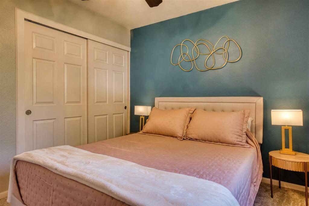 Scott Casa - Walkable To Old Town Scottsdale, Vibrant Space, Inviting Patio! Apartment