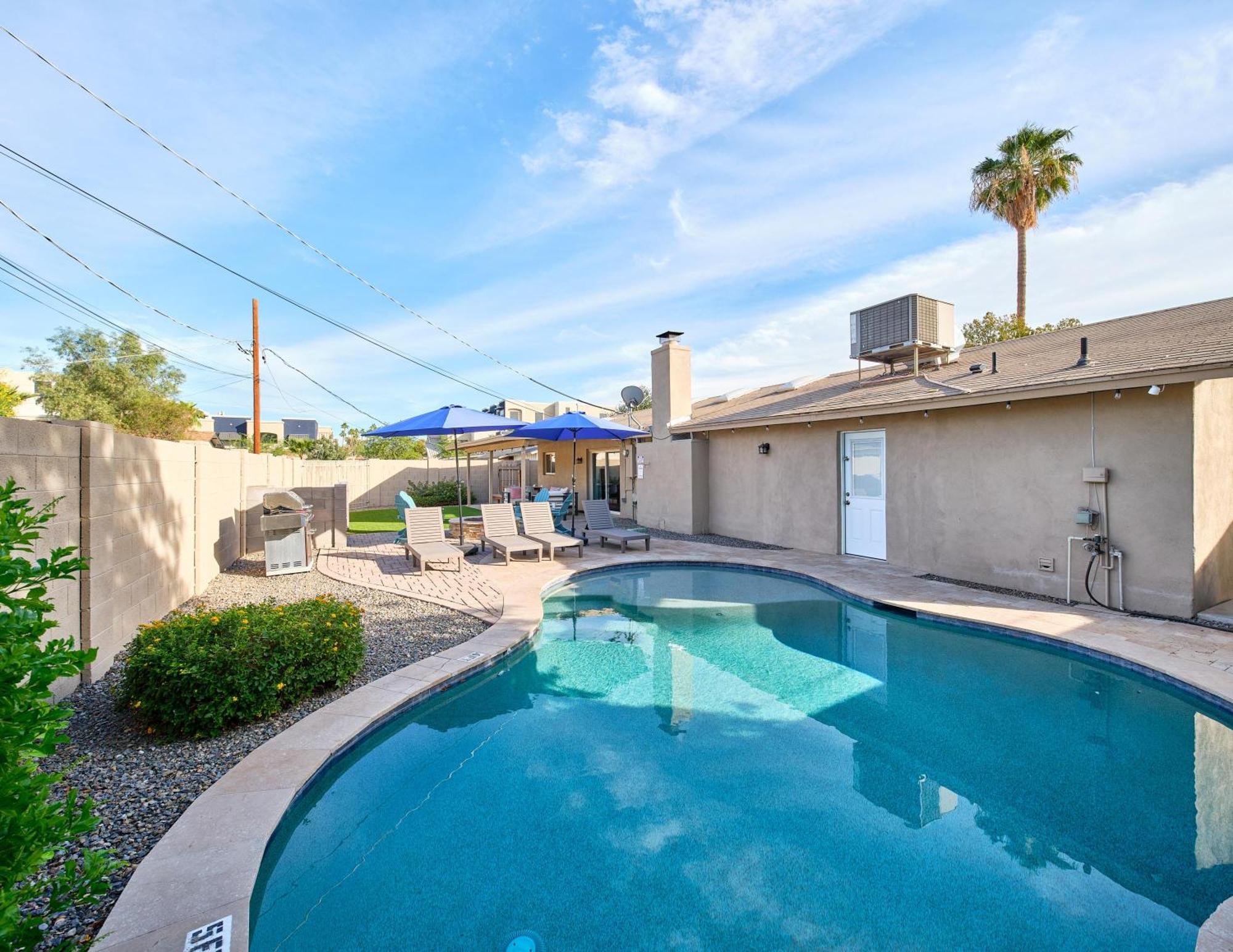 Old Town Saguaro - Private Pool, Fire Pit & Games Scottsdale