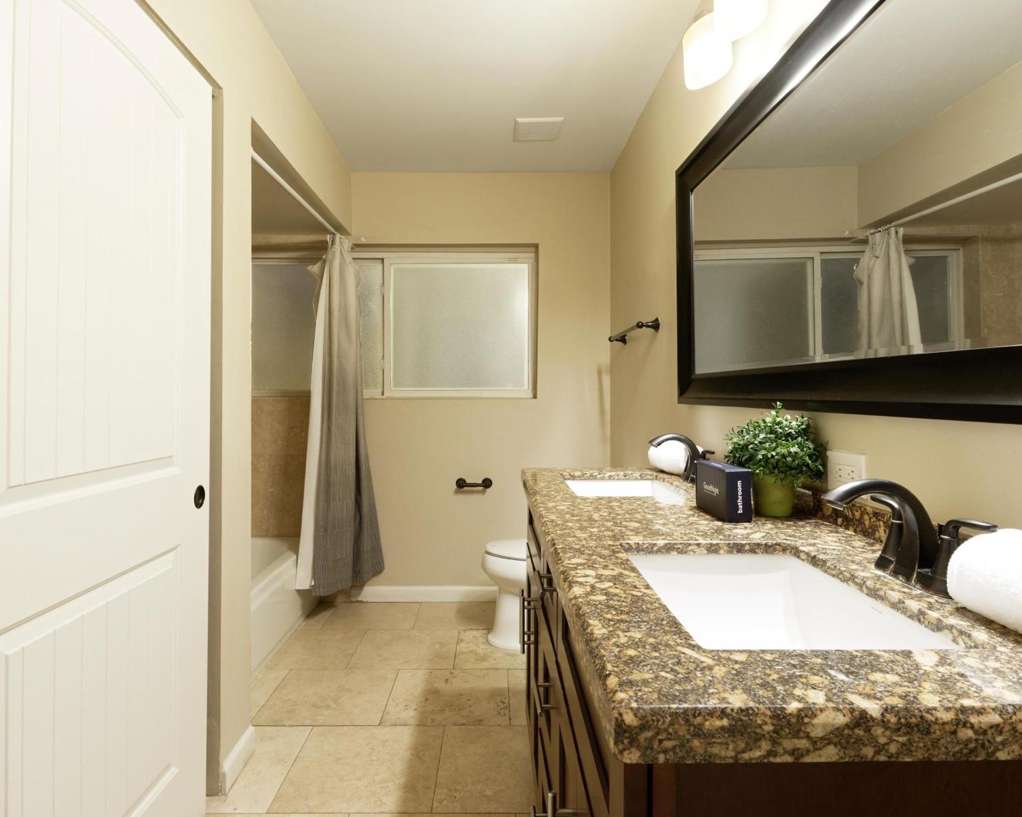 Old Town Saguaro - Private Pool, Fire Pit & Games