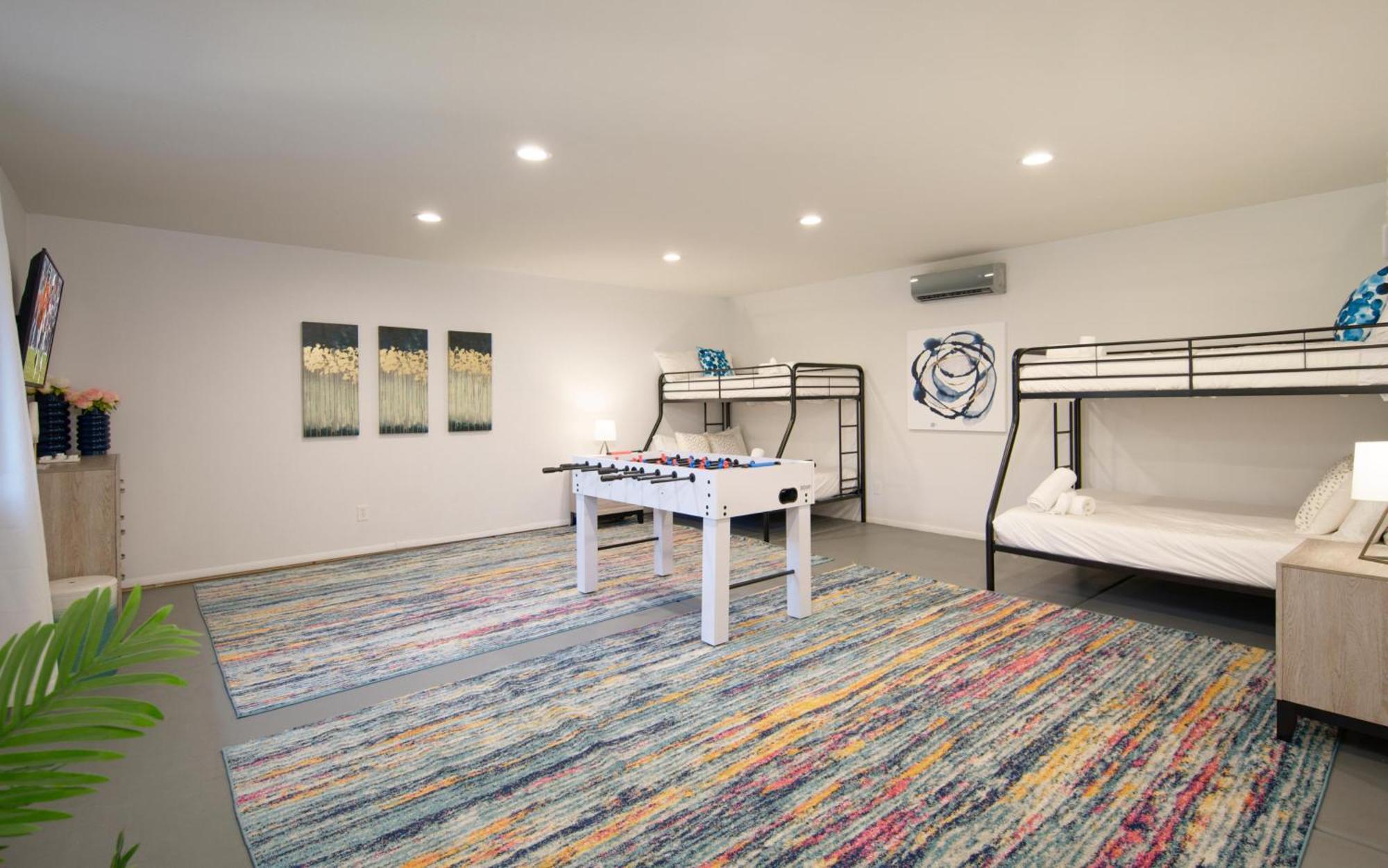 Old Town Saguaro - Private Pool, Fire Pit & Games *