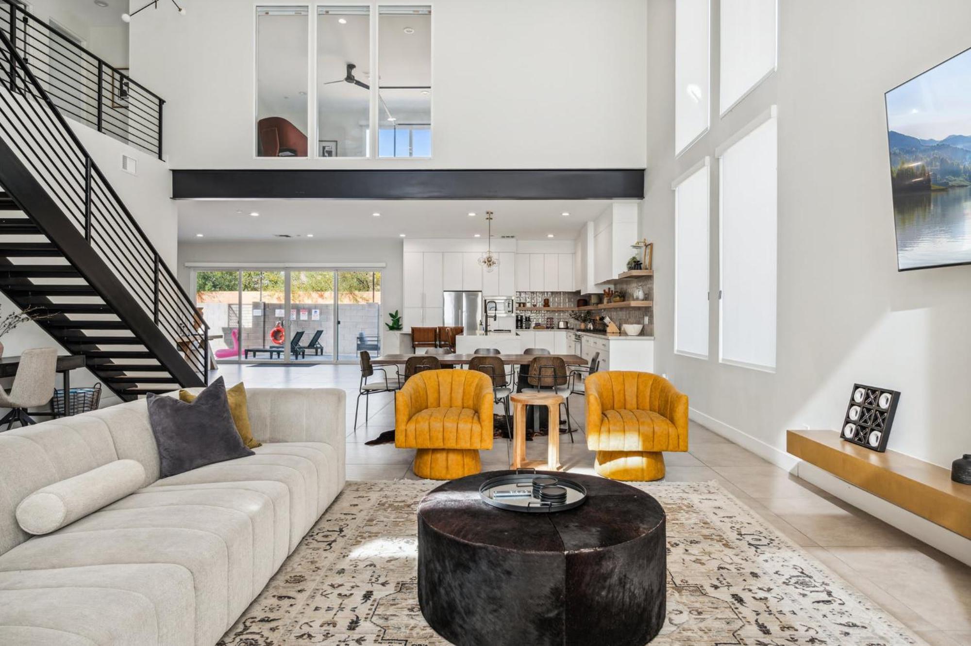 Modern Dreamland In Old Town