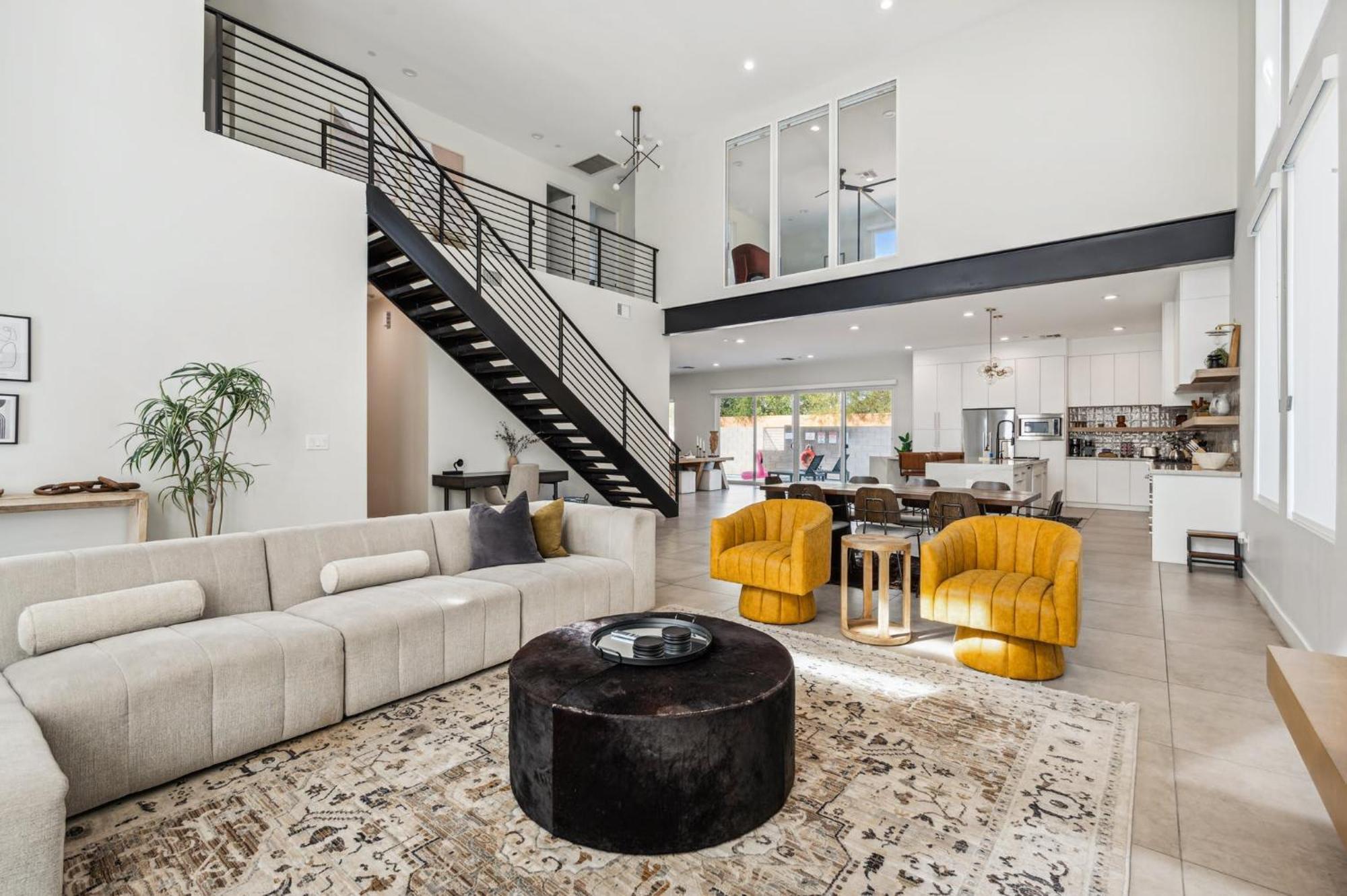 Modern Dreamland In Old Town