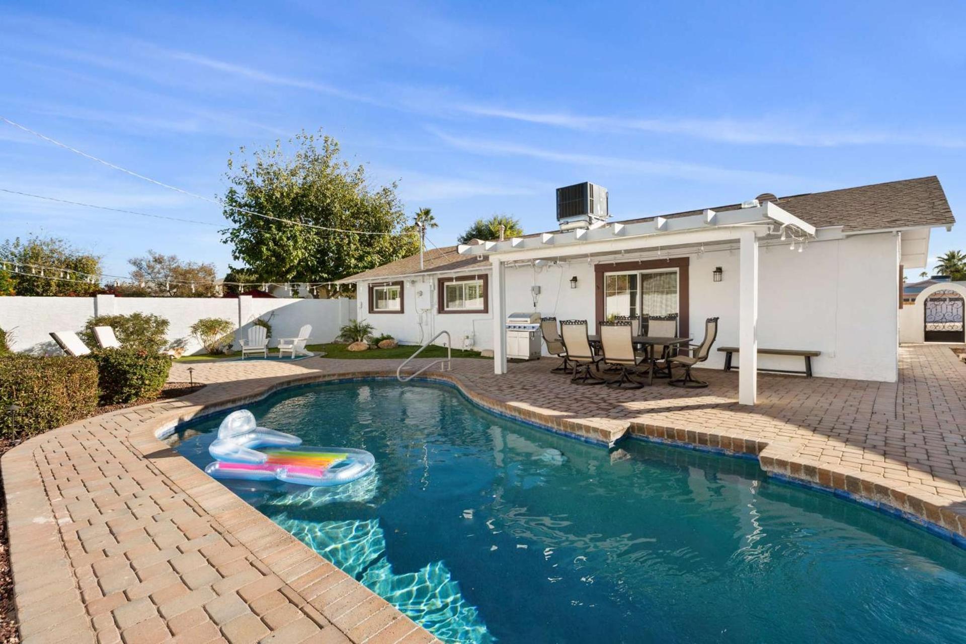 Complimentary Heated Pool Close To Oldtown3br Holiday home *