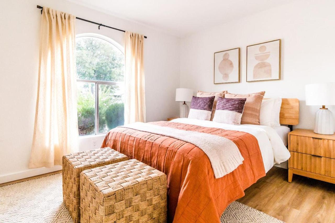 4b Mountain View With Heated Pool And Games Holiday home *