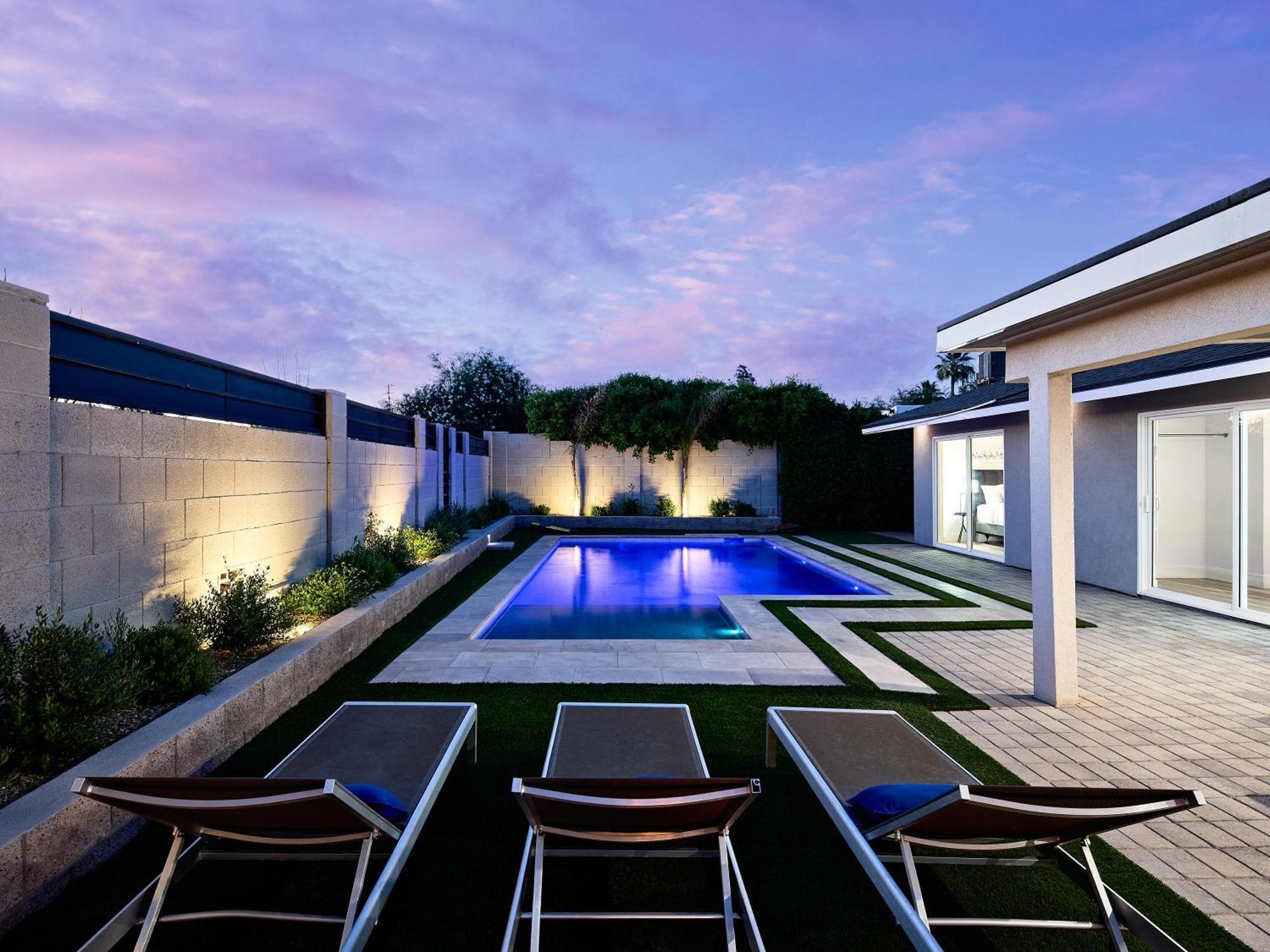 Desert Daze - Pool Heat Available - Fire Pit & Canal Access Scottsdale