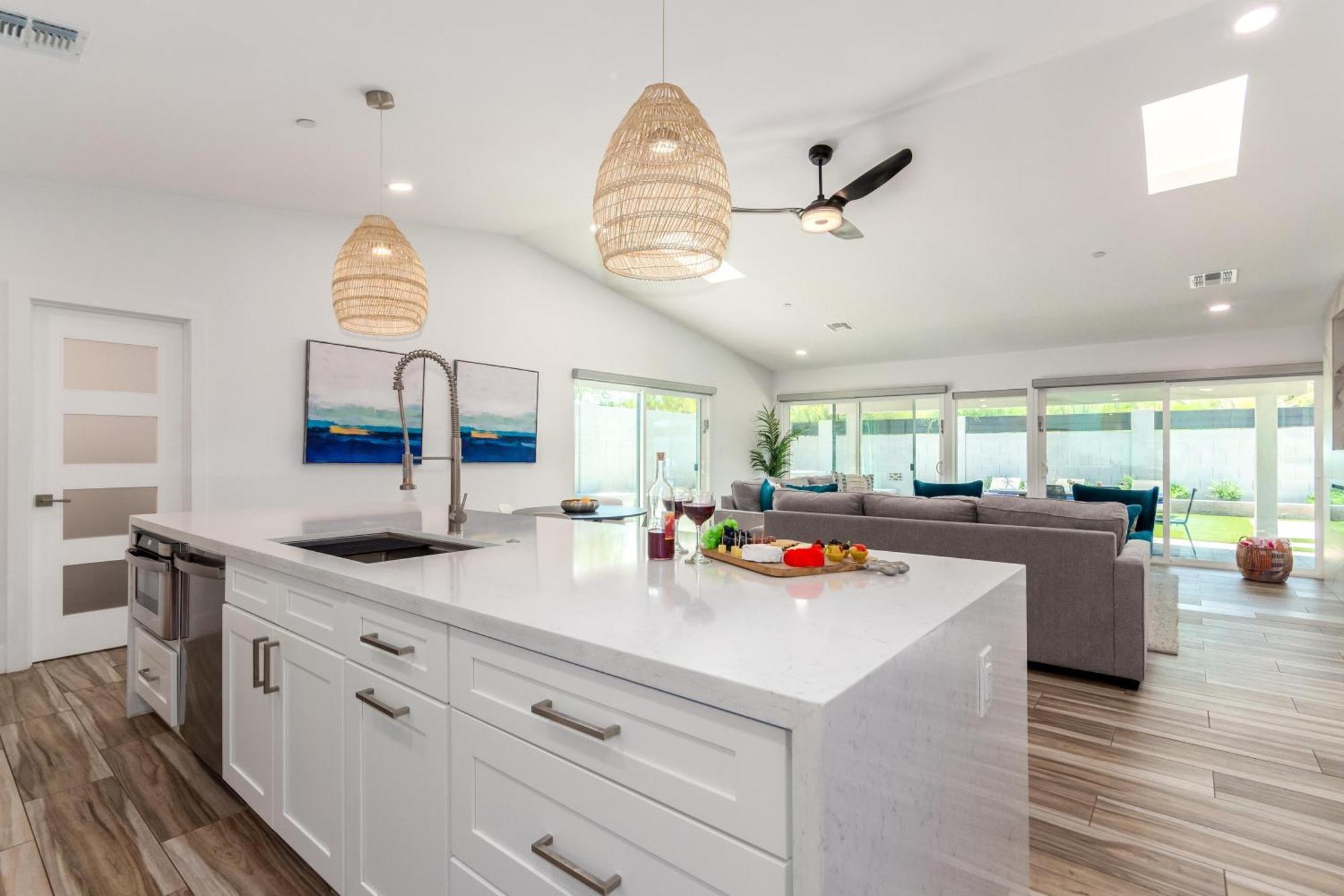 Desert Daze - Pool Heat Available - Fire Pit & Canal Access Scottsdale