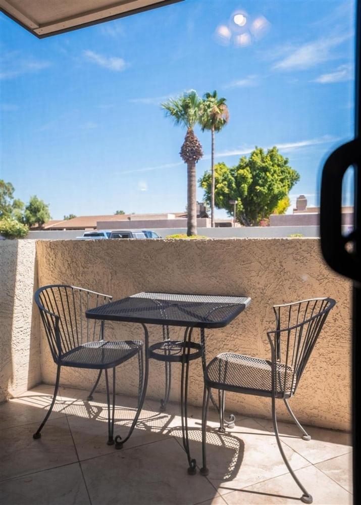 102 -fully Furnished 1br Suite-prime Location Apartment *