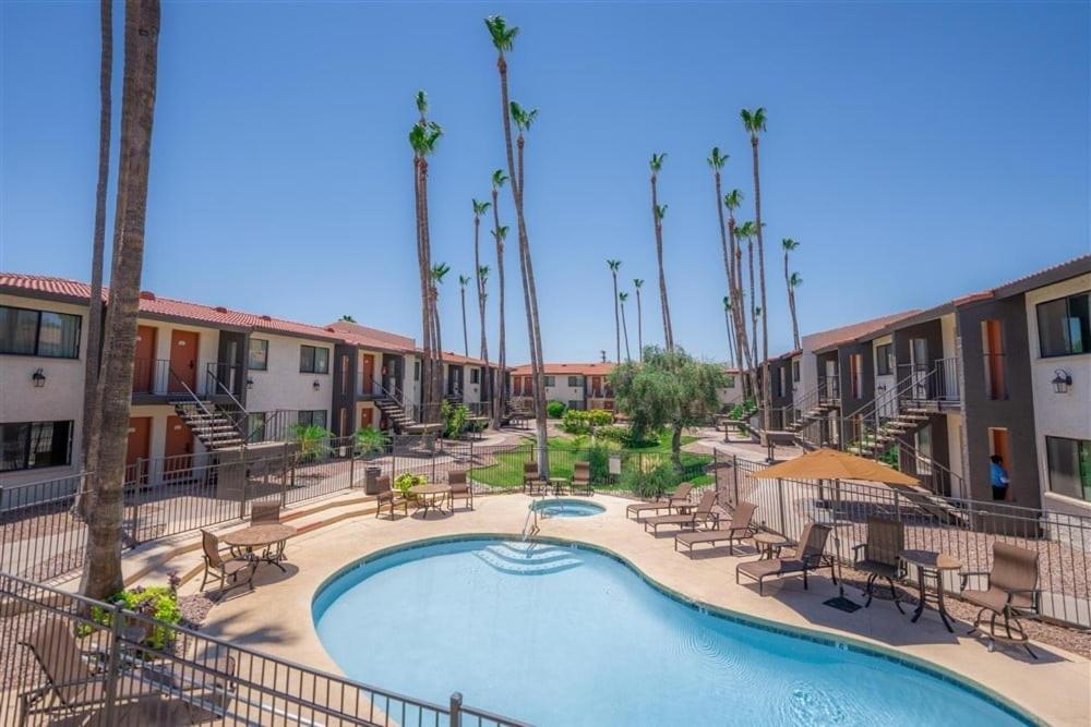 206 Fully Furnished 1br Suite-prime Location Apartment