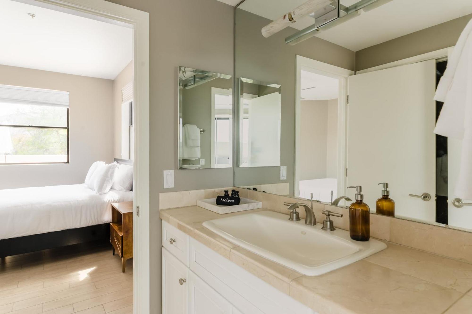 Holiday home Ivory Buyout By Avantstay Two Buyout Near Old Town W Large Patio