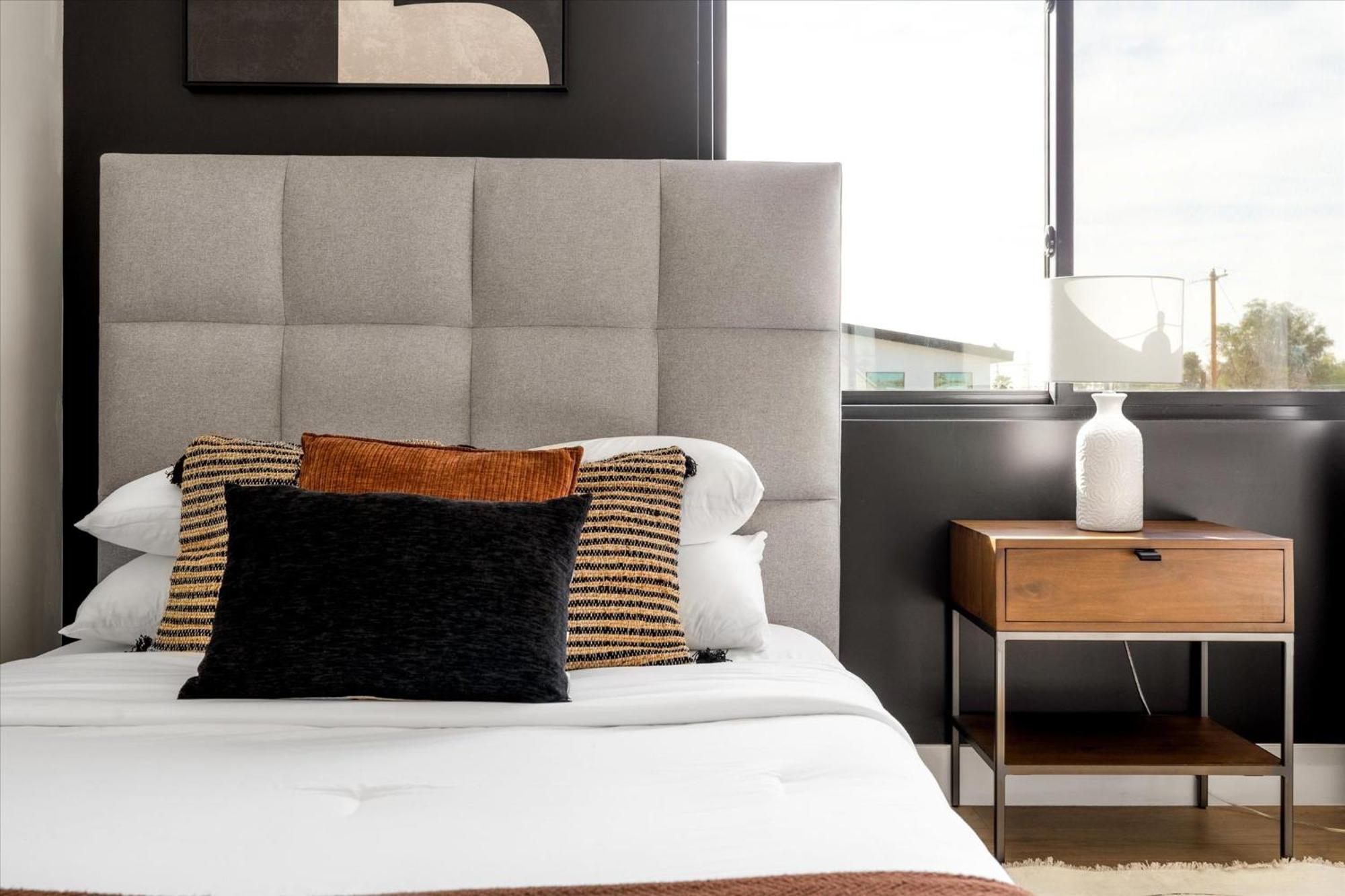 Desert Palm Luxury Space - Walk To Old Town! Scottsdale