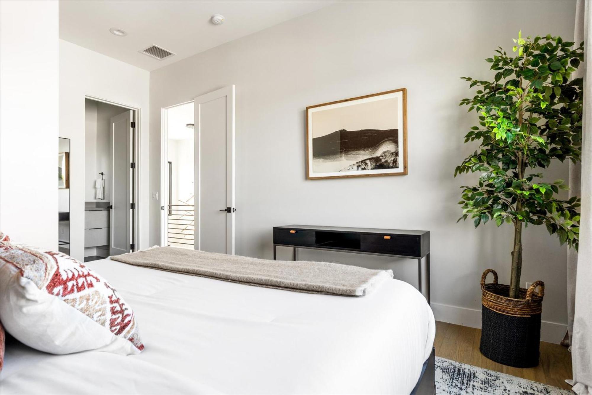 Desert Palm Luxury Space - Walk To Old Town! Scottsdale