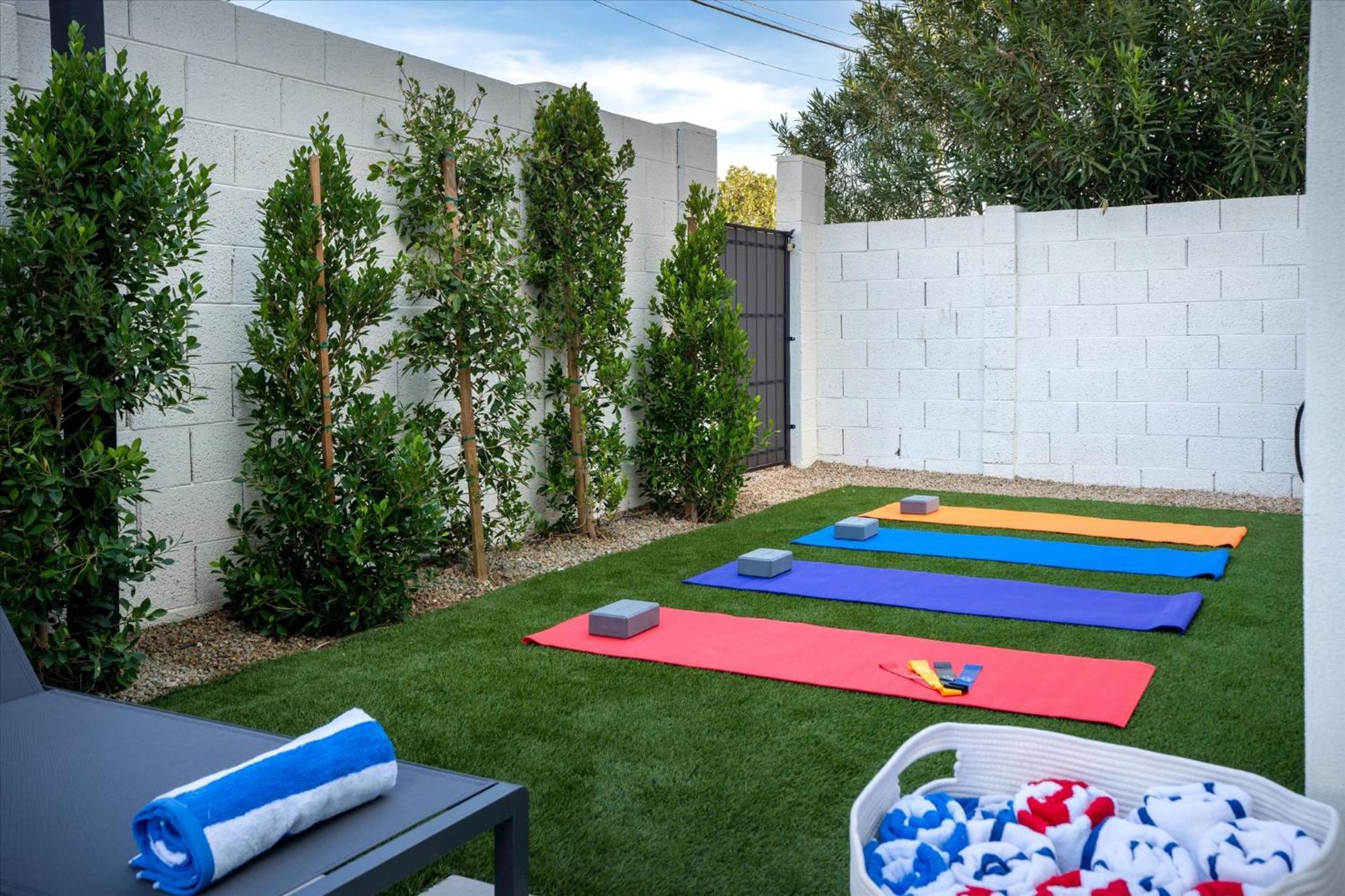 Desert Palm Luxury Space - Walk To Old Town!