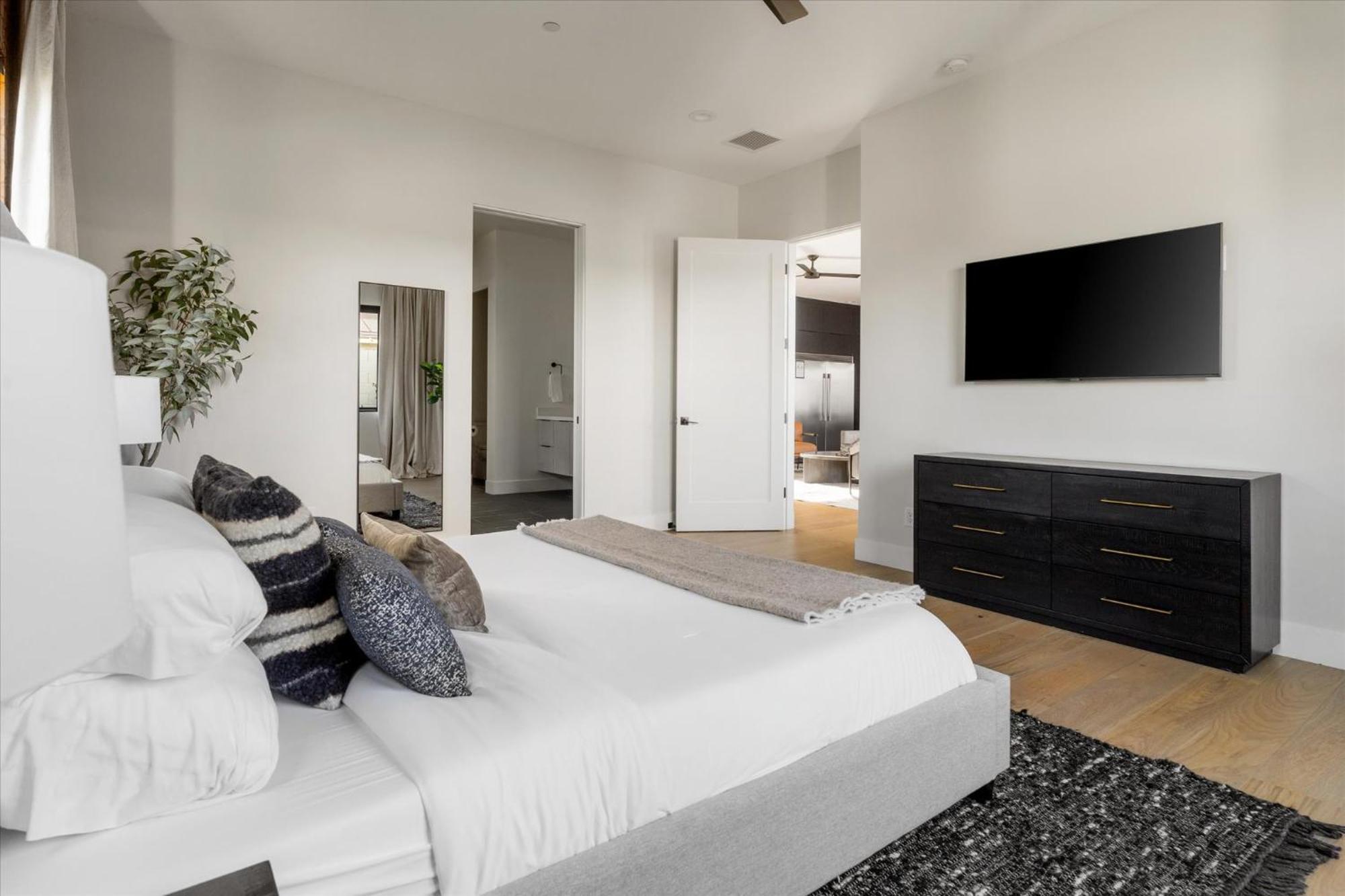 Desert Palm Luxury Space - Walk To Old Town! Holiday home Scottsdale