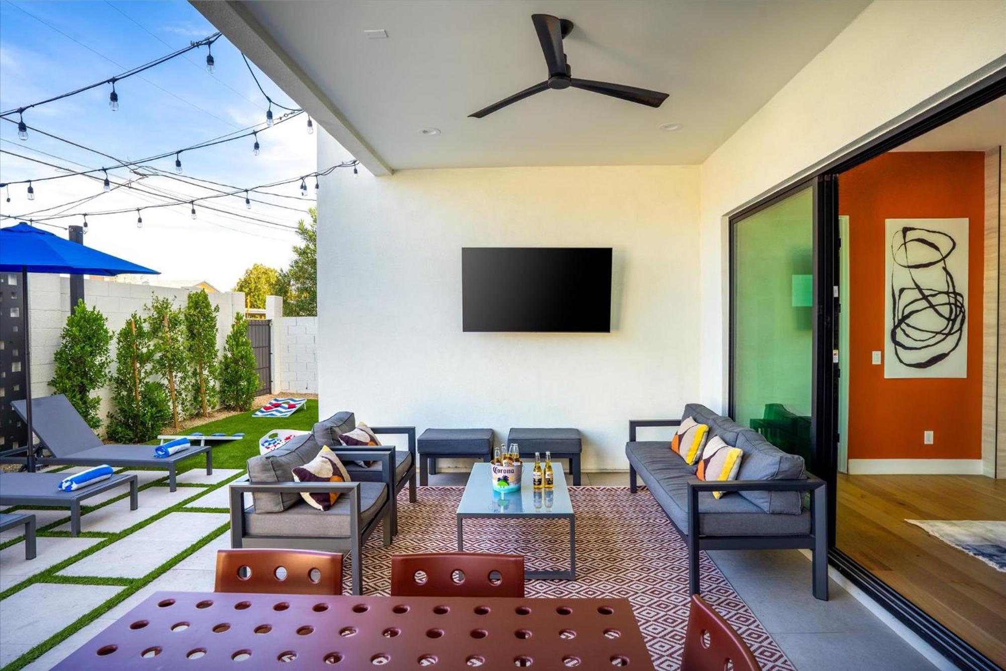 Desert Palm Luxury Space - Walk To Old Town! Holiday home