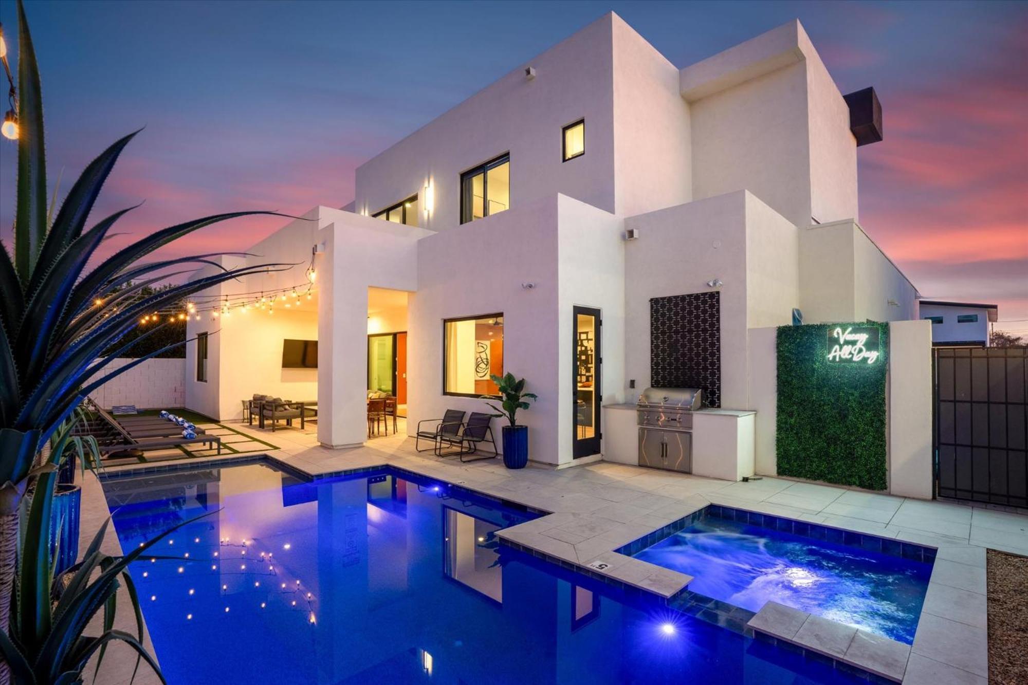 Desert Palm Luxury Space - Walk To Old Town! Holiday home Scottsdale