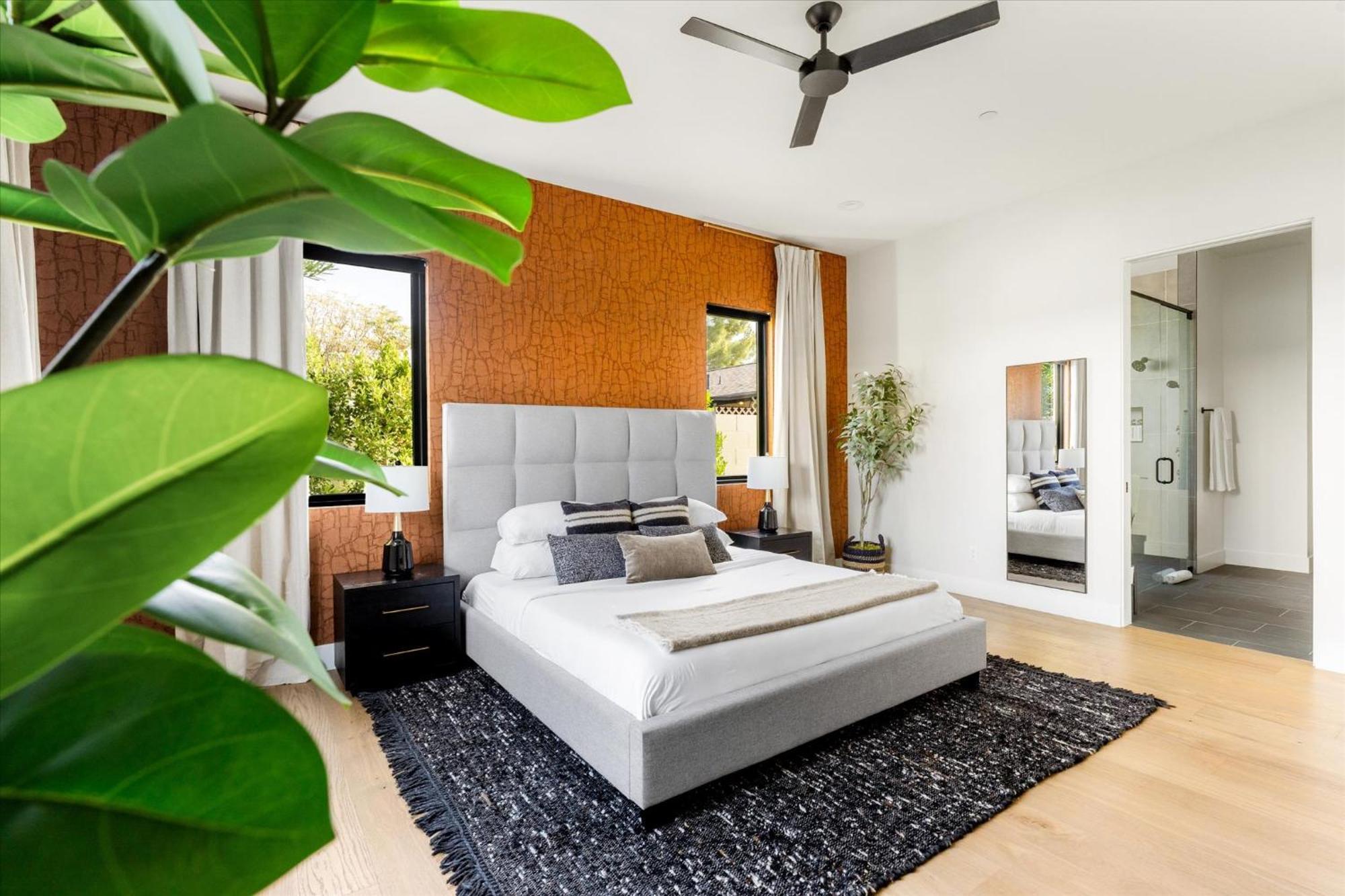 Desert Palm Luxury Space - Walk To Old Town! Holiday home Scottsdale