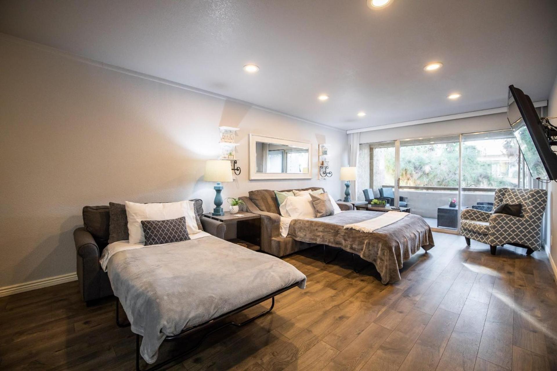 Camelback Apartment *