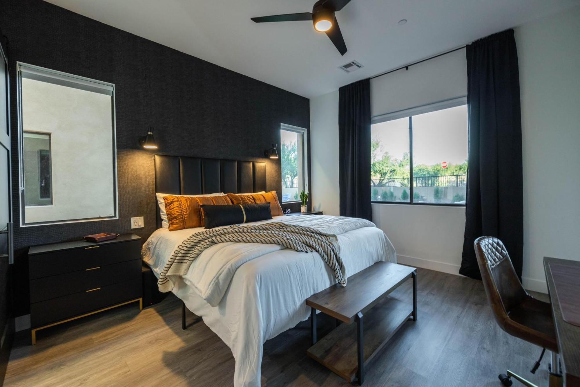3 Bedrooms * Scottsdale