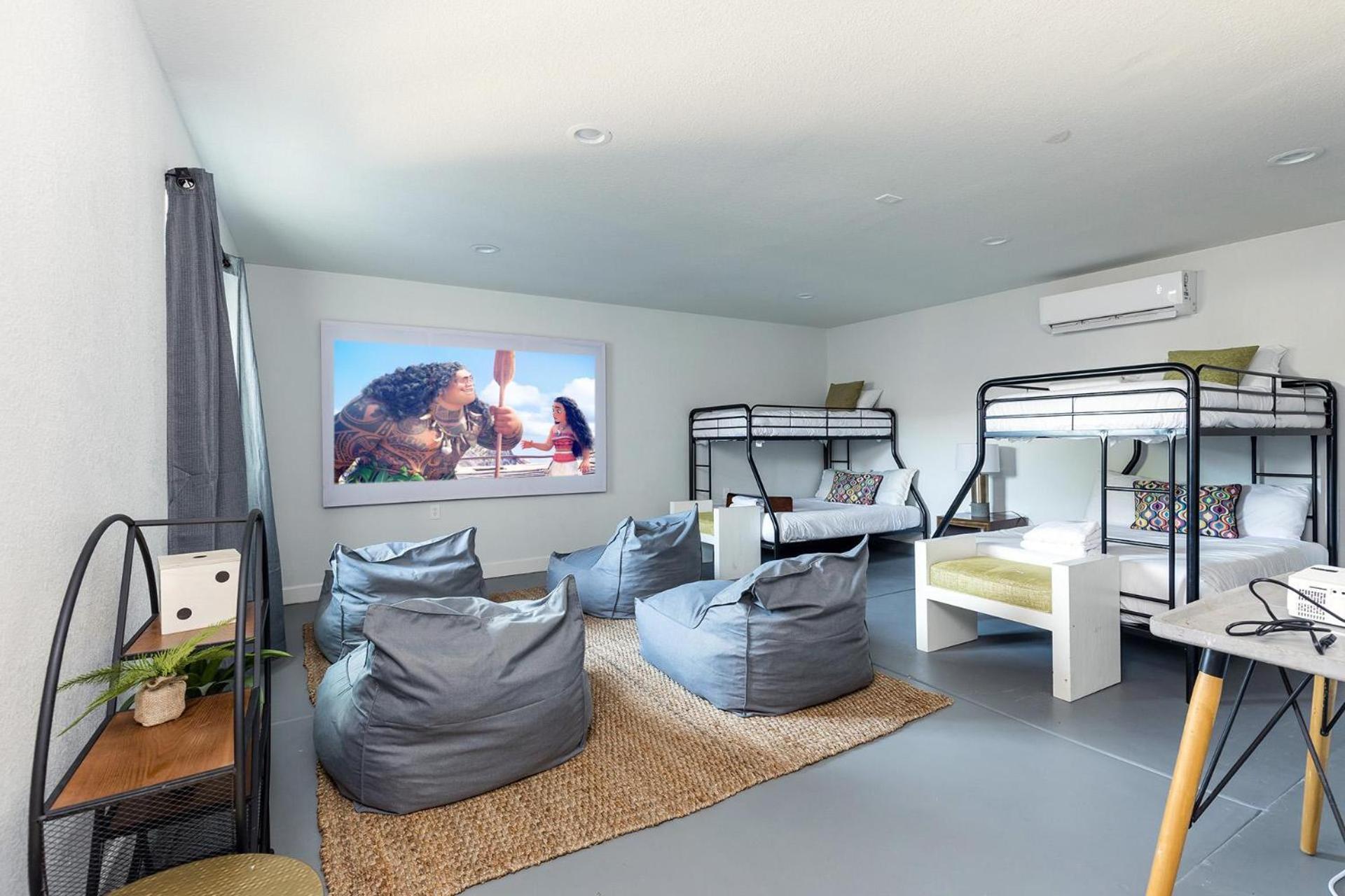 Blumoon-private Pool & Fire Pit-projection Theater