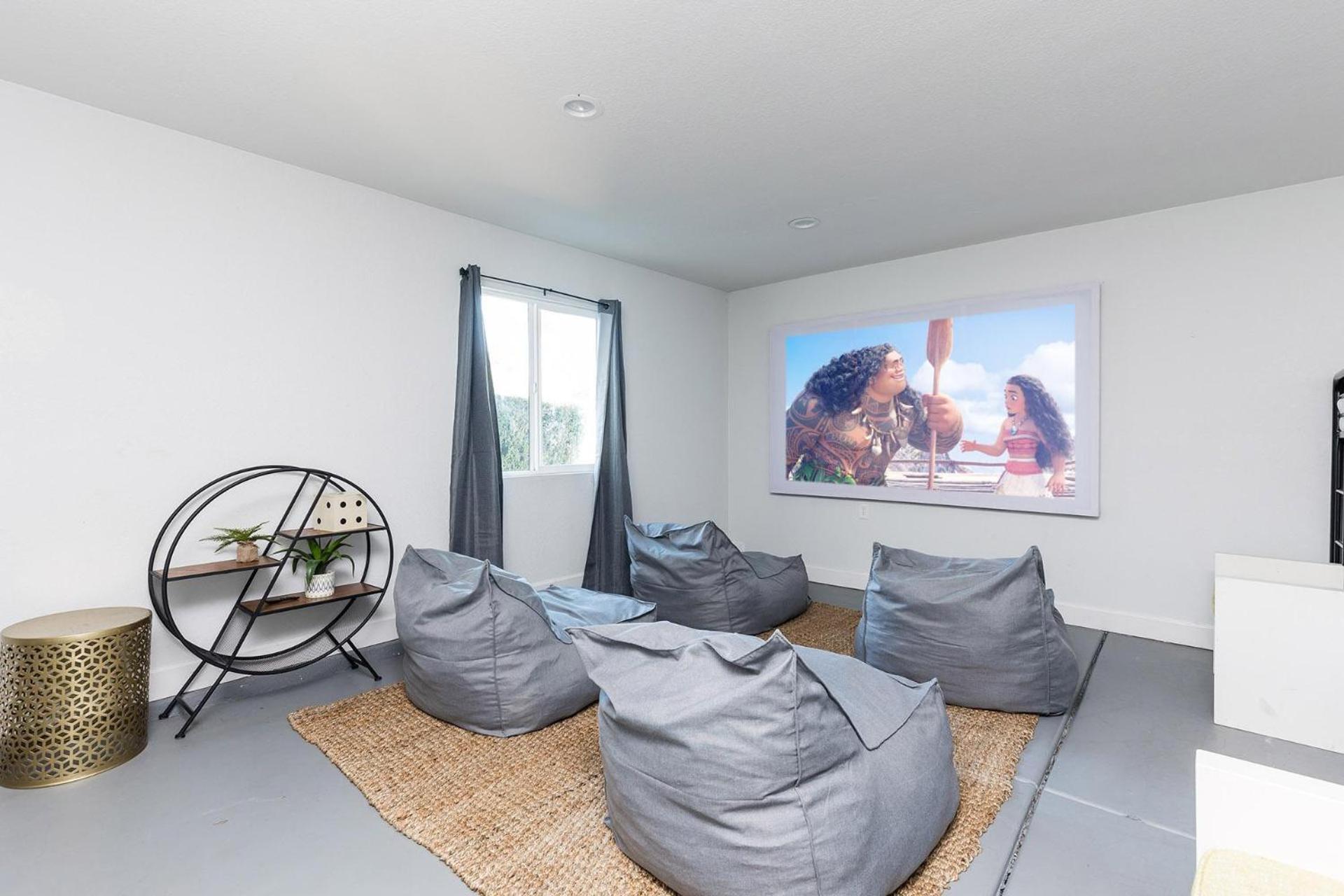 Blumoon-private Pool & Fire Pit-projection Theater Holiday home *