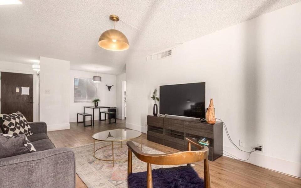 Apartment Chic With Parking Spot - Minutes To Old Town!
