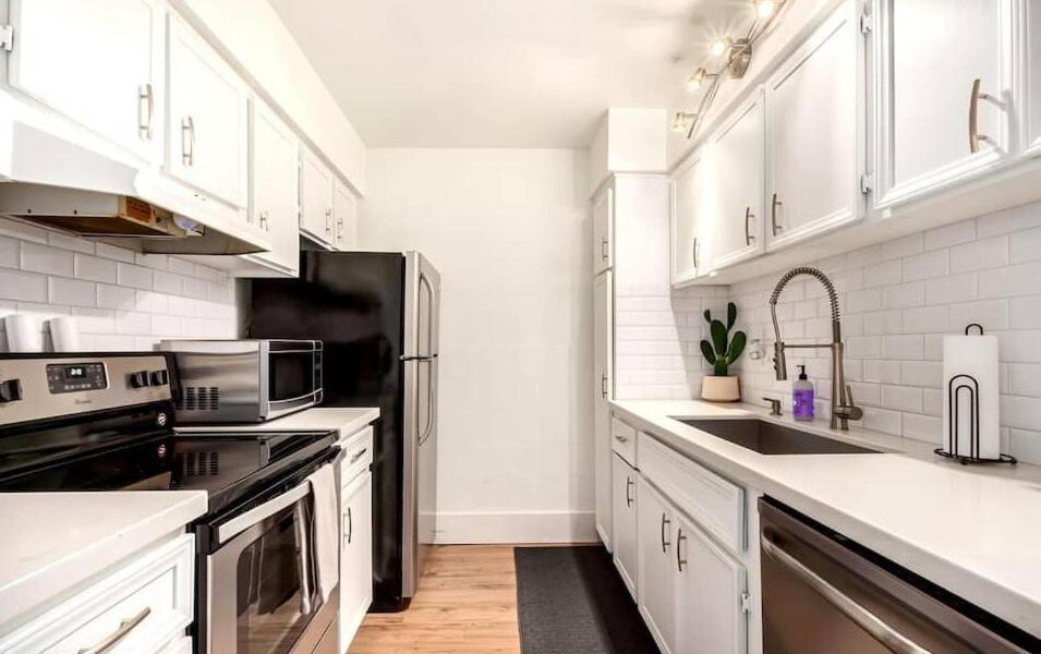 Chic With Parking Spot - Minutes To Old Town! Apartment