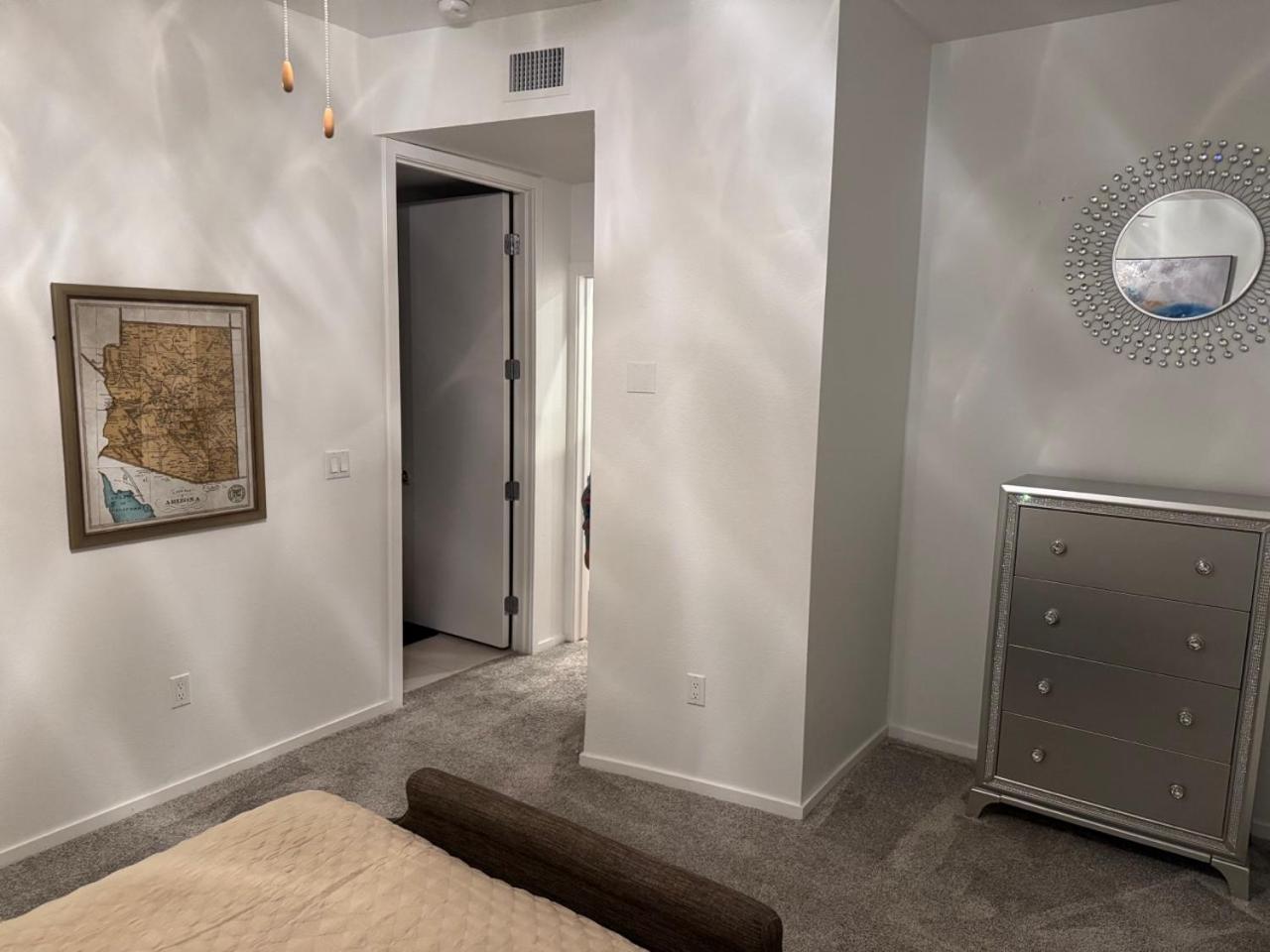 Step Out To Historic Old Town 2 King/2bath W/pool
