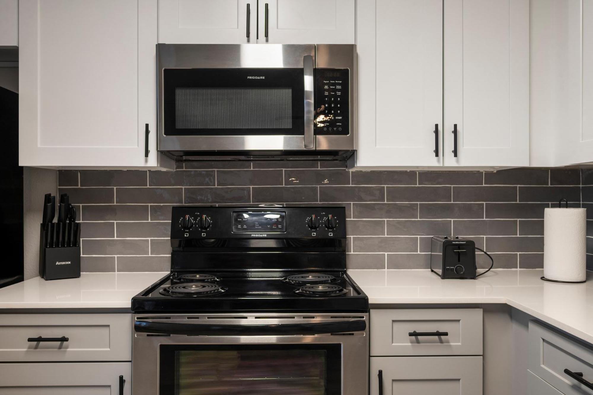 Trendy 2b2b With Free Parking Apartment *