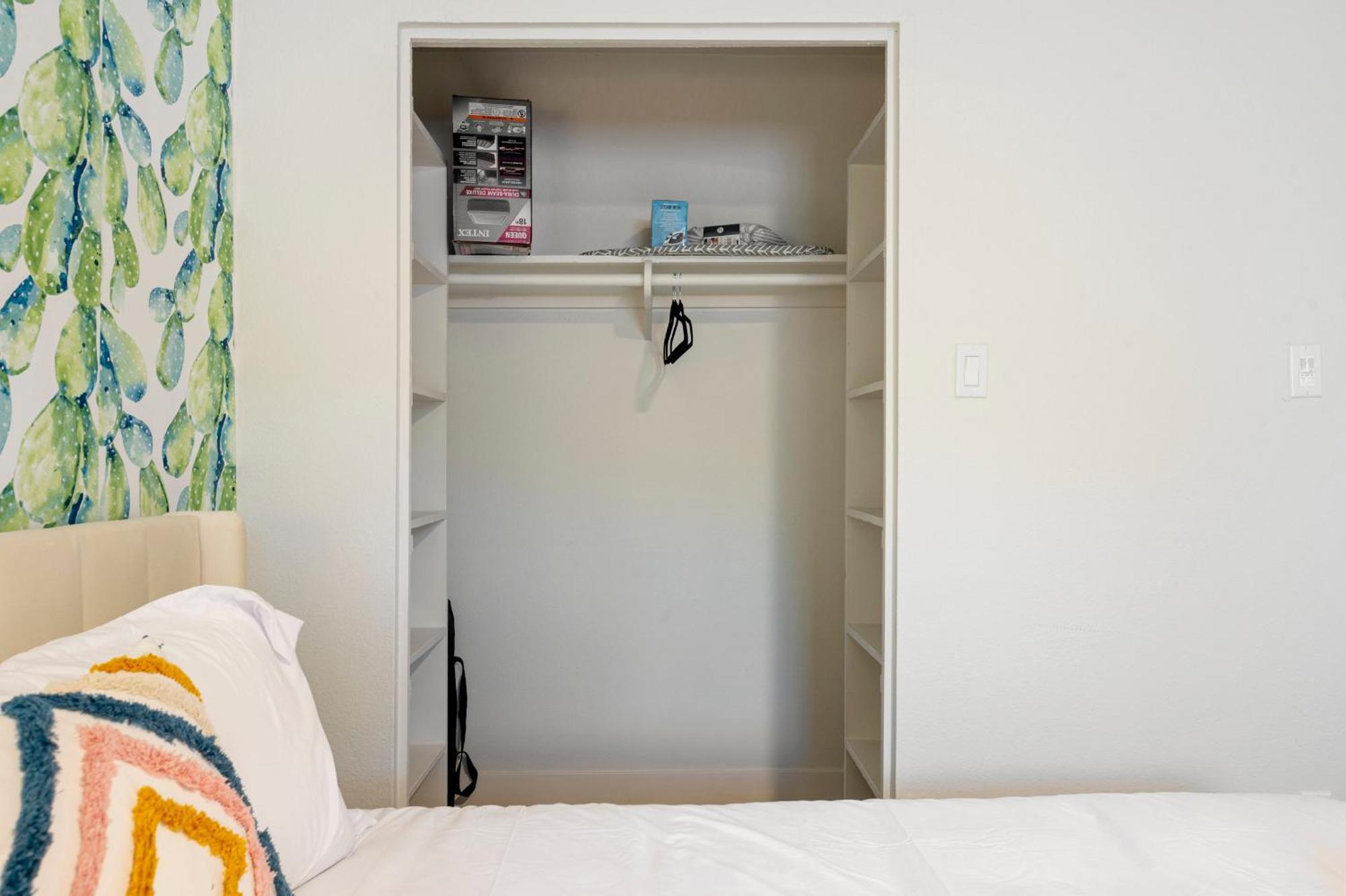 Trendy 2b2b With Free Parking Apartment Scottsdale