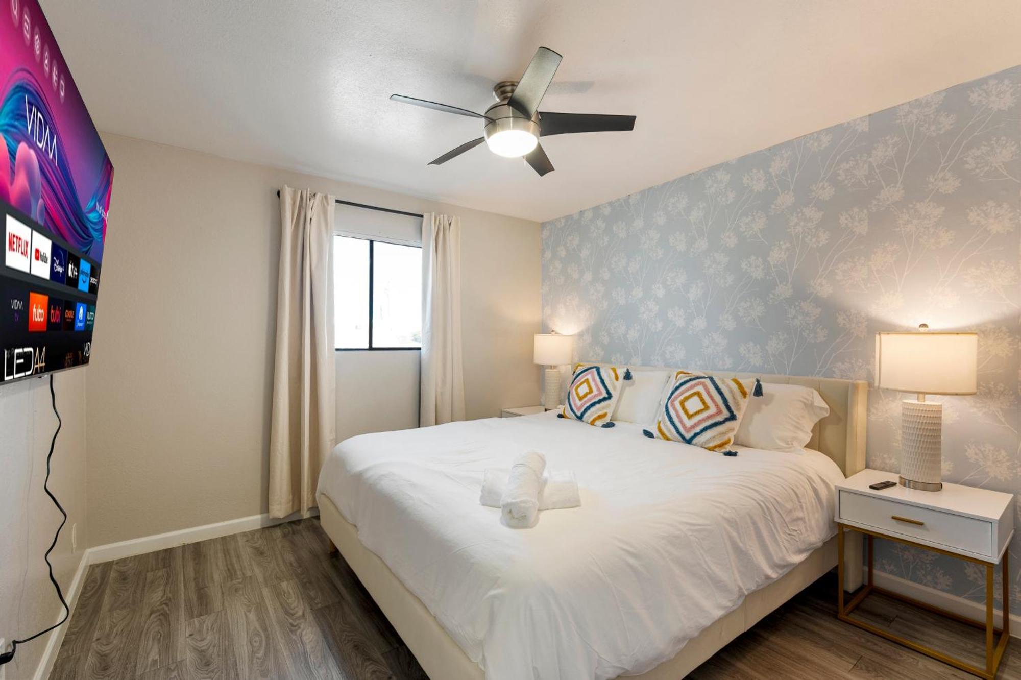 Modern 2br Escape With Pool & Free Parking Scottsdale