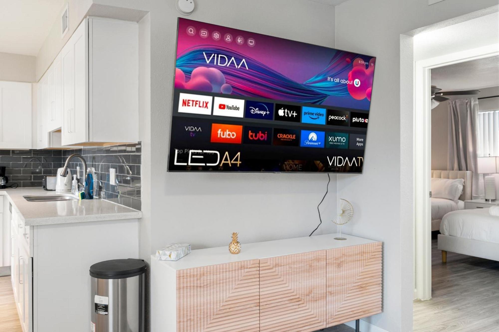 Modern 2br Escape With Pool & Free Parking Apartment