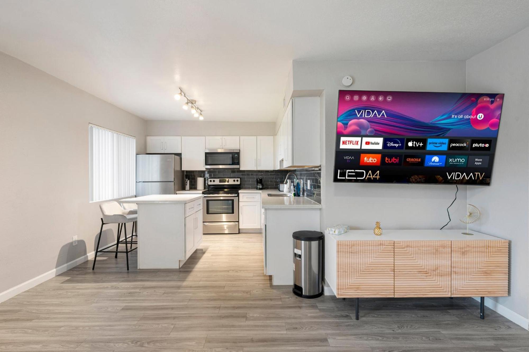 Modern 2b1b With Pool Access