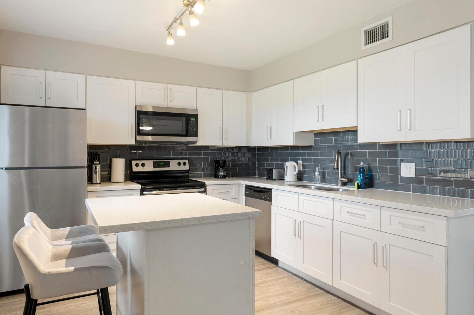 Modern 2b1b With Pool Access * Scottsdale