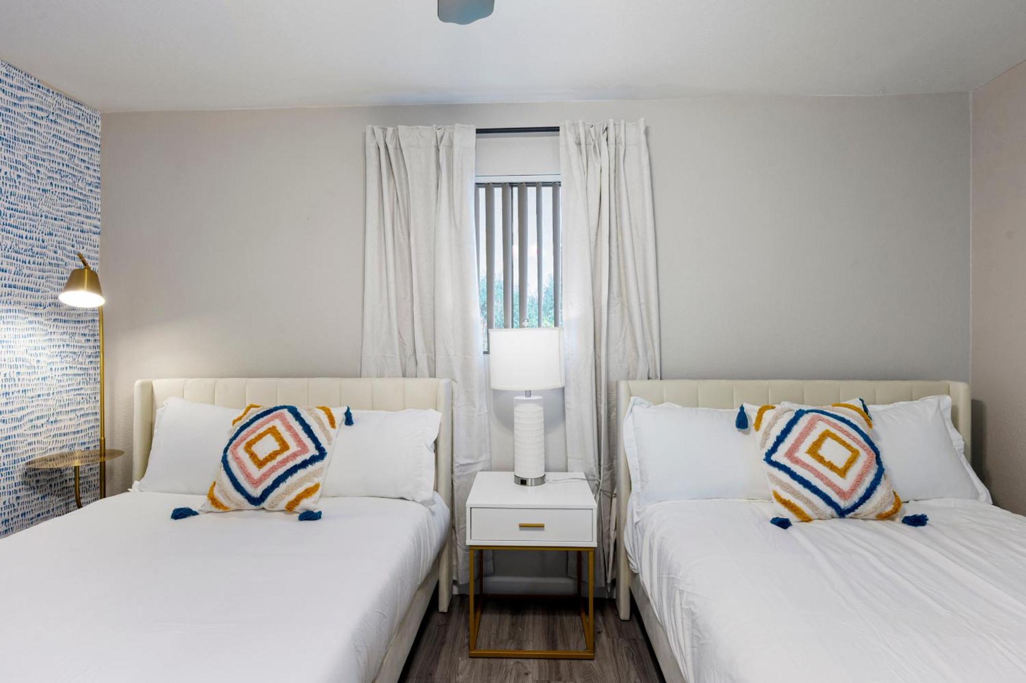 Apartment Modern 2b1b With Pool Access *