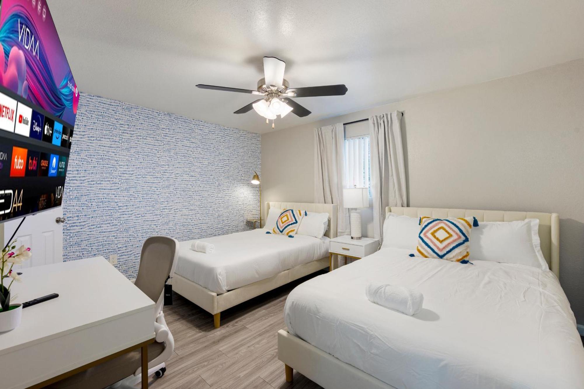 Modern 2b1b With Pool Access Apartment