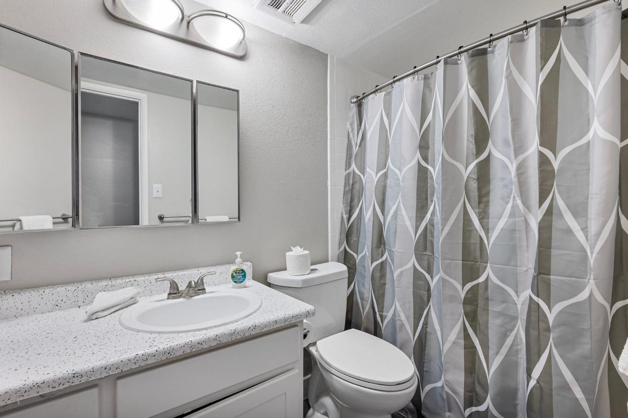 Modern 2b2b Haven In Scottland Apartment
